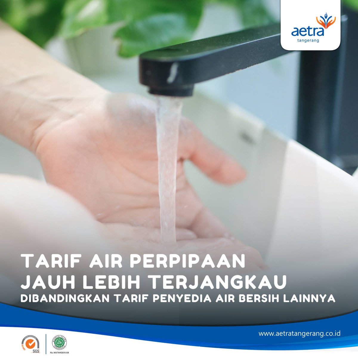 Penjaja air menjual air dalam jerigen berisi 20 liter seharga rata-rata Rp3.000. Bandingkan dengan Aetra Tangerang, untuk pelanggan rumah tangga sederhana (R2) cukup mengeluarkan biaya sebesar Rp4.840 untuk mendapatkan 1.000 liter air.