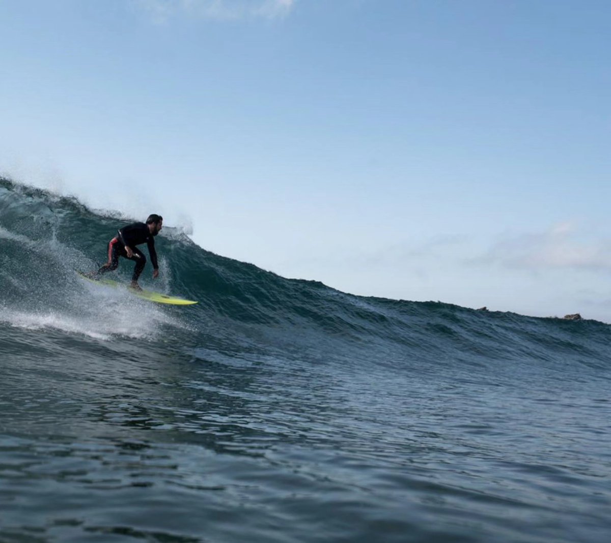 Recordando buenos momentos con @alexpineipol y su Honey Digger #SurfGalicia photo credits @ar_surfphotography #shapers encarga la tuya en <a href="/TheSurfMarket/">Surfmarket.org</a>  #surfshop #madeineurope
