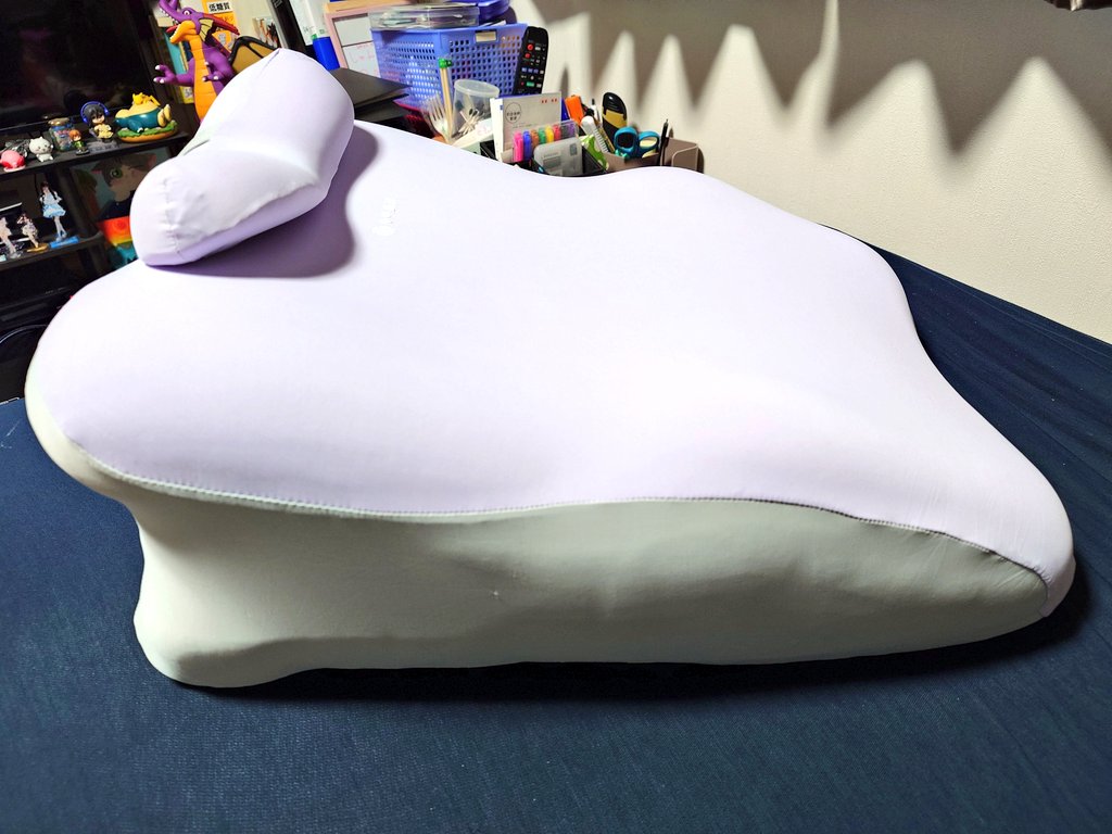 値下げ中新品未使用未開封TikTokロゴ入りクッション TikTokショップでうつ伏せ専用クッション買ってみた なかなかいい！