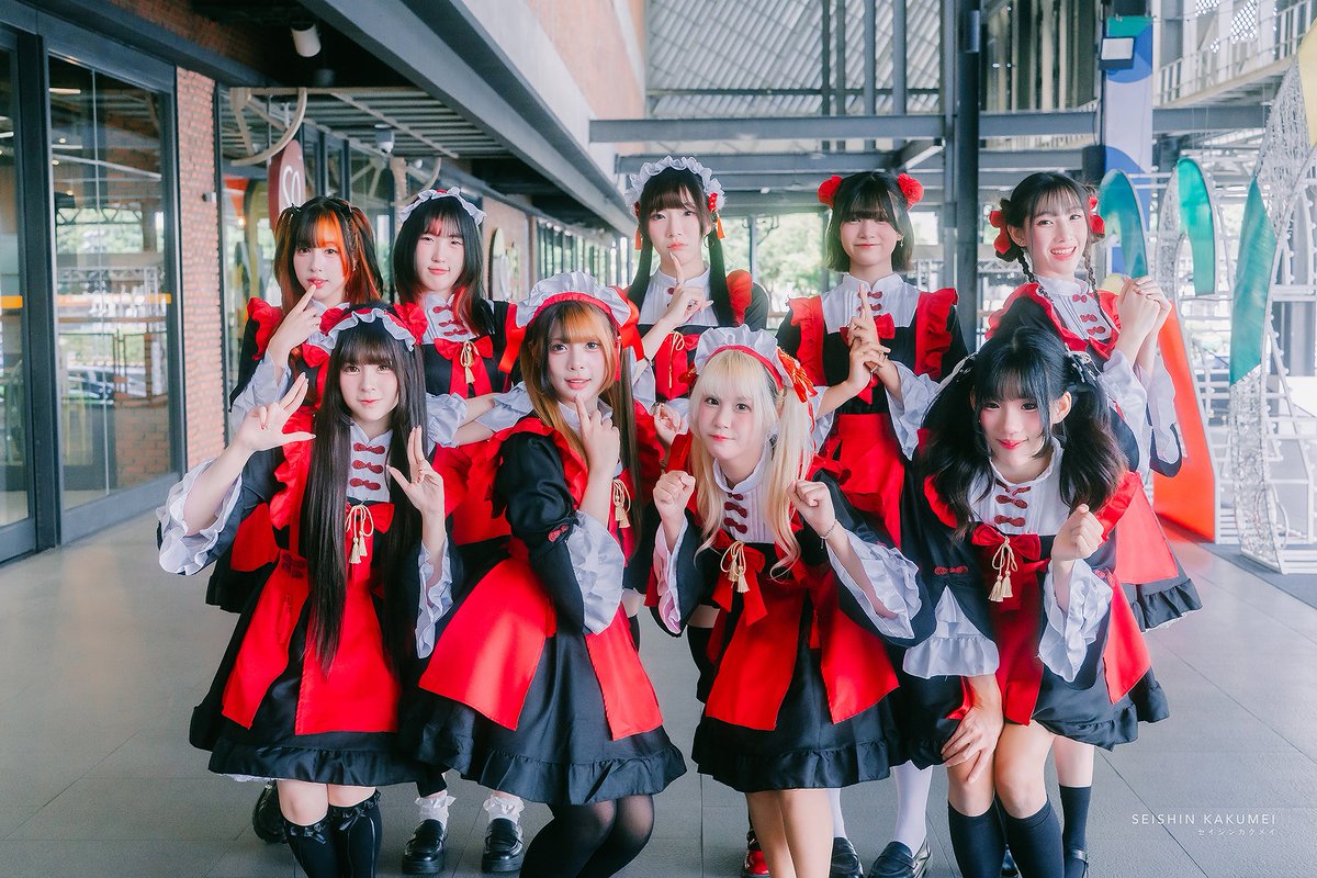 Seishin_Kakumei's tweet photo. เก็บตกความ "น่ารักปนเท่" จากงานเมื่อวันเสาร์ที่ผ่านมา ขอบคุณทุกคนที่มาหาพวกเราน้าา ~ 🏮❤️🖤
#ALotOfTone #CaptureBombProduction #SeishinKakumei #Idol #TheRiseOfTheRevolutionSaga #TheYakinikuRevolution #Offkai #ThaiIdol #MonamiYakiniku #TeamBeef #TeamPork #ThankYou #MaidTheme https://t.co/oGpKvk36MS