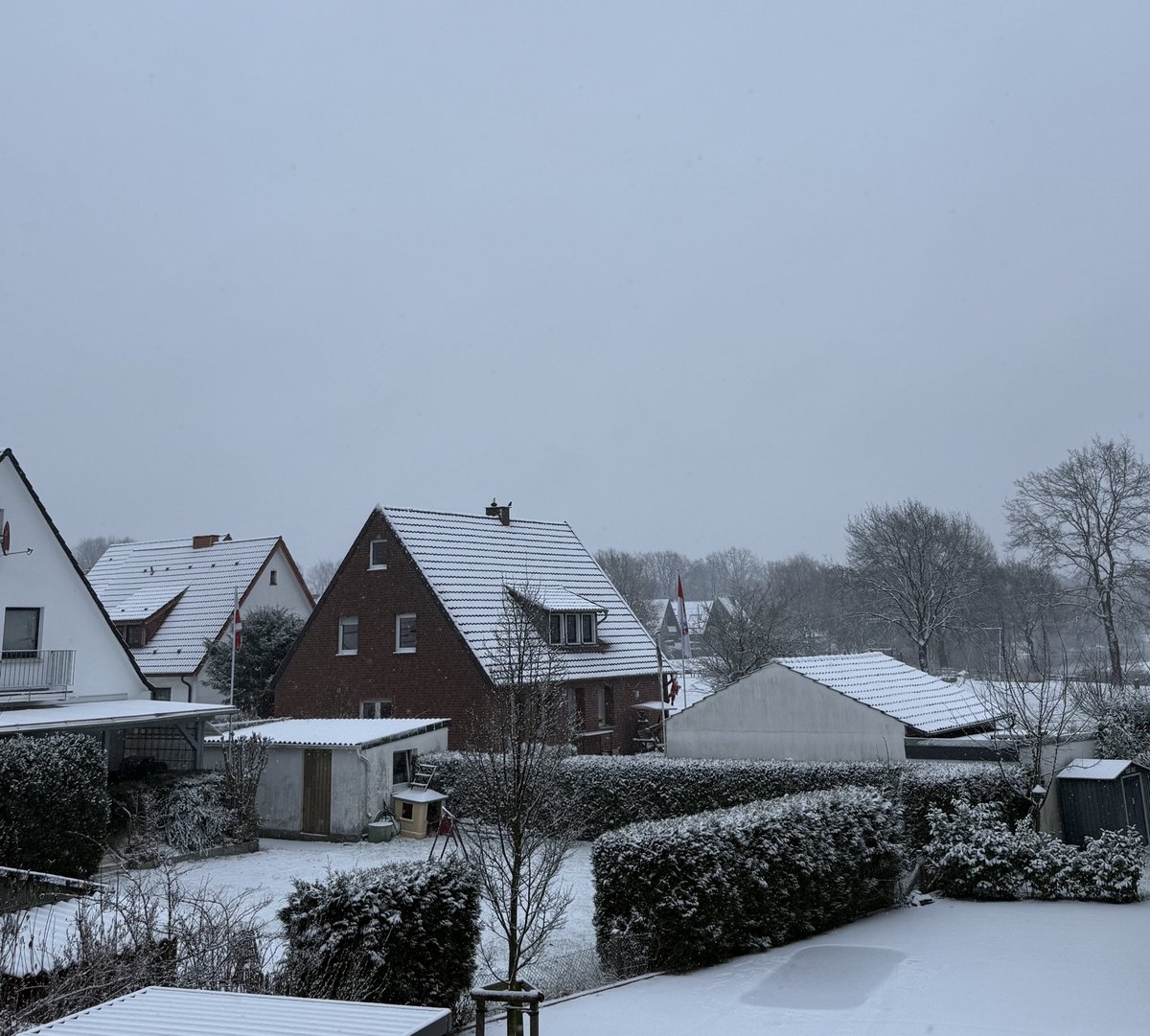 ichbindilan's tweet image. benim için evde ciwan haco dinlemelik bi hava ama çalışmalıyım