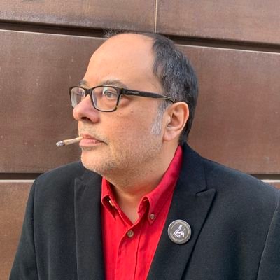 Avui, a les 22h., al pgm "fABRIcANTS dE CAnÇOnS" conversaré amb el periodista <a href="/donatputx/">Donat Putx</a>. Parlarem dels seus llibres sobre els Canets Rock, Jaume Sisa i Pascal Comelade. Es podrà escoltar a radiodesvern.com i al 98.1 FM. #fABRIcANTSdECAnÇOnS38
<a href="/radiodesvern/">Ràdio Desvern</a>