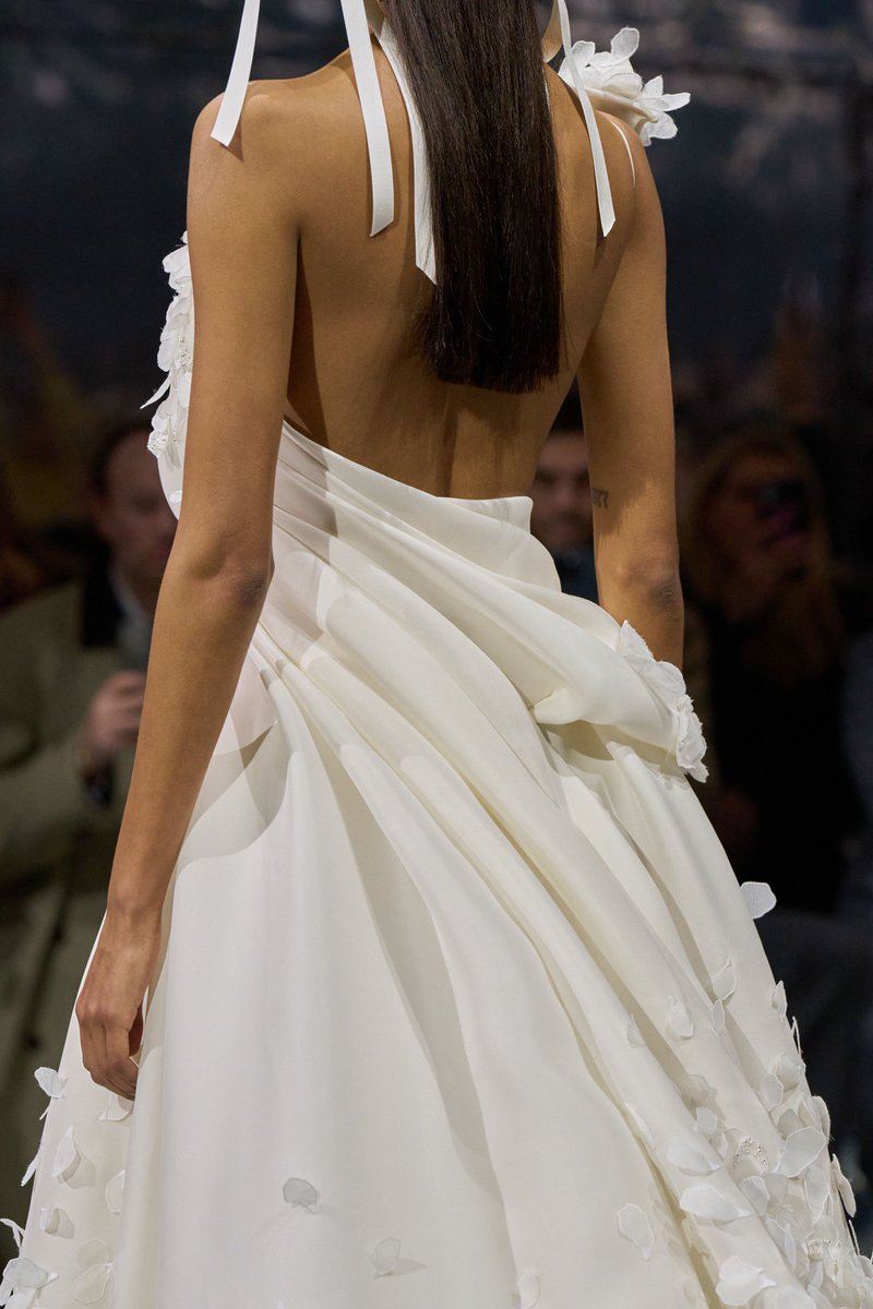 itgirlbackup's tweet image. Even more insane close up