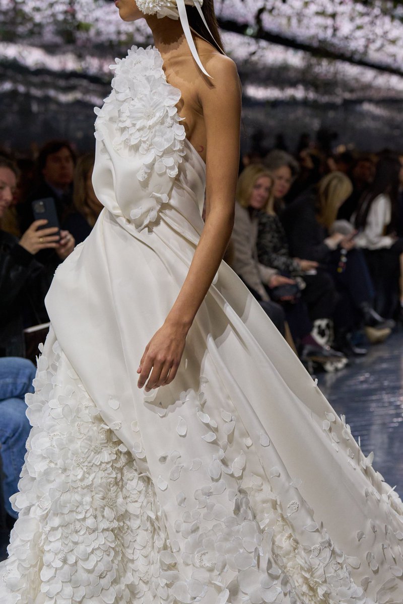 itgirlbackup's tweet image. Even more insane close up