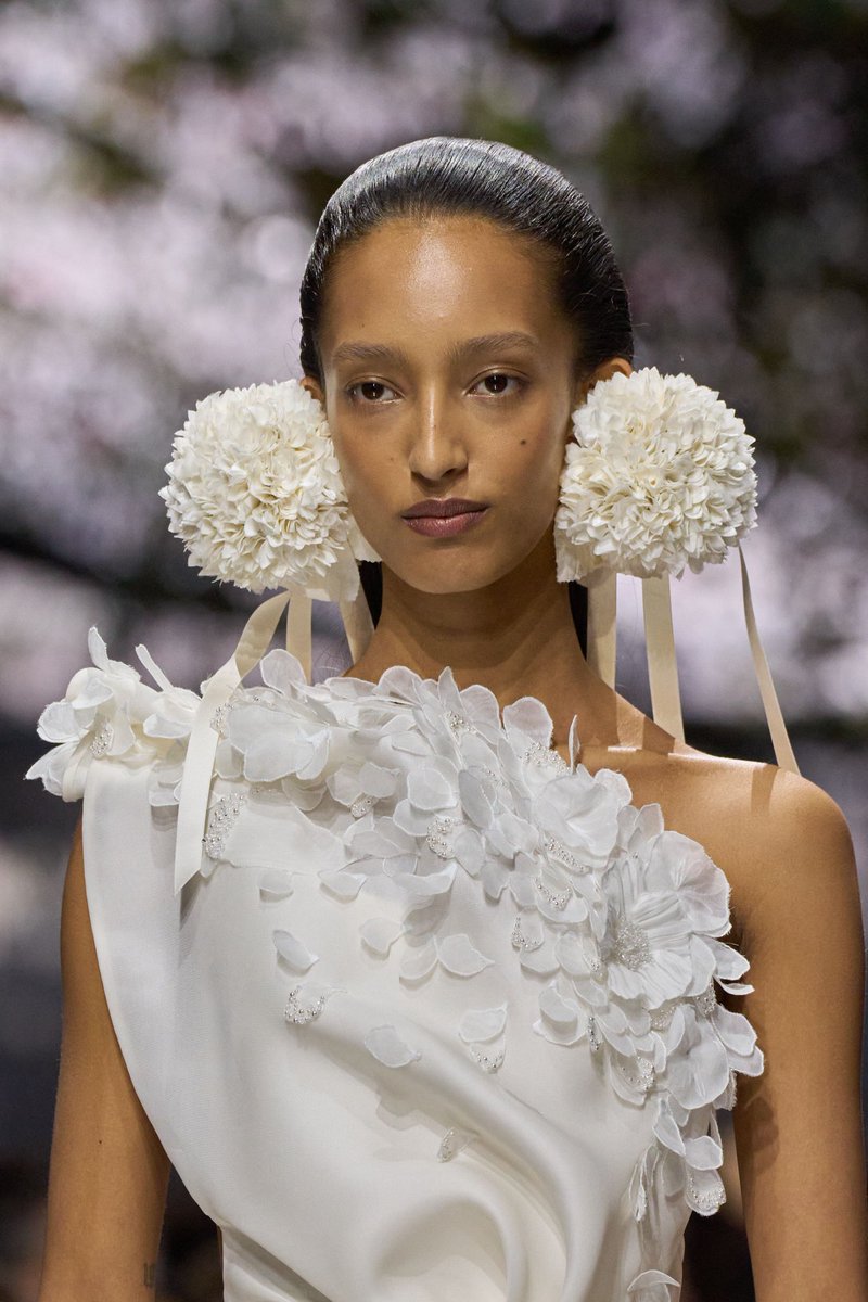 itgirlbackup's tweet image. Even more insane close up