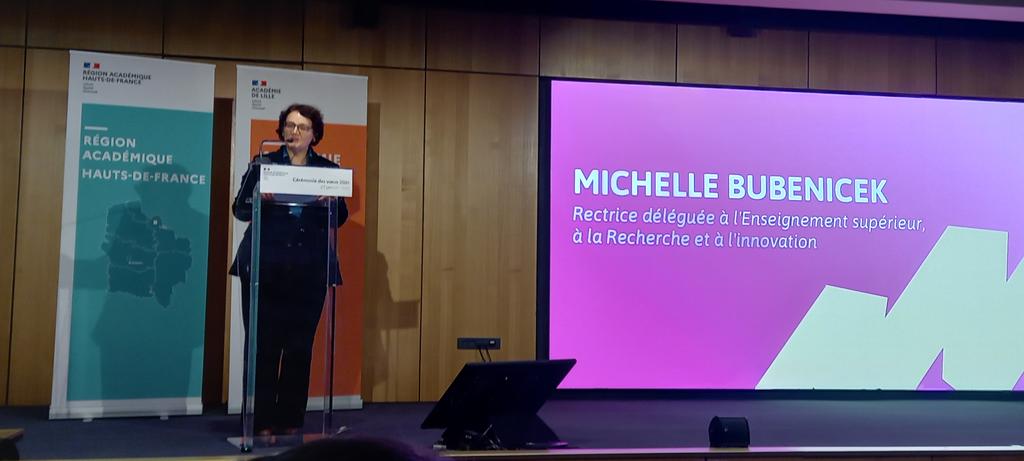 Grands moments hier soir à la cérémonie des vœux aux institutionnels. Mme la rectrice a présenté les différents axes d'engagement de l'éducation nationale ainsi que les relations abouties avec les partenaires des territoires. <a href="/AcLille/">Académie de Lille</a> <a href="/Arcom_fr/">Arcom</a>