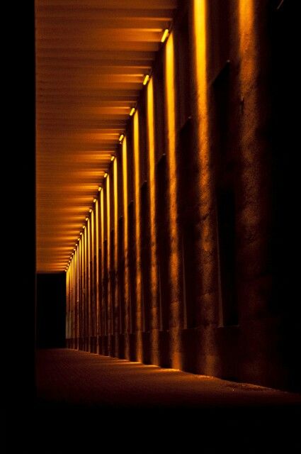 hyli_org's tweet image. Finance companies built empires on your data. Hyli is taking it back.