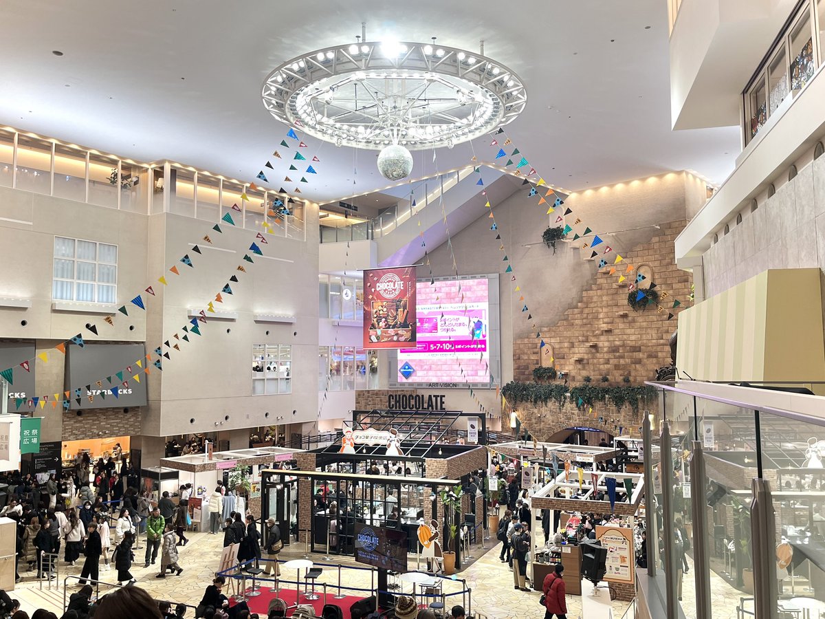 JINGAI_SHOTEN's tweet photo. 🦉店主の休日🎪
#阪急バレンタインチョコレート博覧会2026 行ってきました🍫✨
#メリーチョコレート の
#ナハトラビュリント 缶と
#ゴンチャロフ の #アンジェジェ 狩り❤️🔥笑
たくさんあって良かった🐈⬛💝
#flowerknows は ちらほら当日分完売とか
ありましたが お目当ては確保出来たので
勝利のソフトクリームして🍦大満足💮
贈り物用も少し買いましたが
種類は内緒です🎁))
他まとめは個人の方で載せてく🎃💨
明日からまた頑張る😈✨
#阪急百貨店 #バレンタイン
