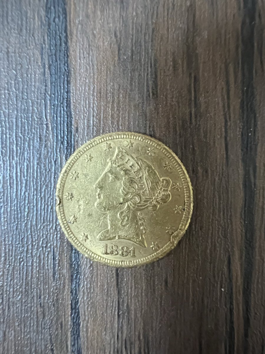 ha_b8's tweet photo. 自宅の海外のコインボックスから出てきたんだけど5ドル金貨？？
詳しい方教えて🙇

#金
#金貨
#買取 https://t.co/p39SzSESID