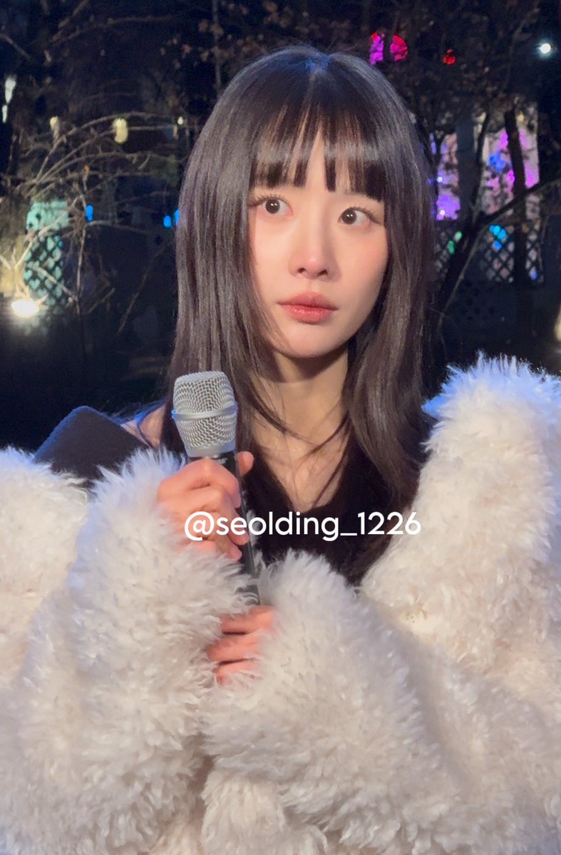 너무 추워서 영상 중간에 마이크 나갓어 세상에.... 근데 언니 얼굴 goat.