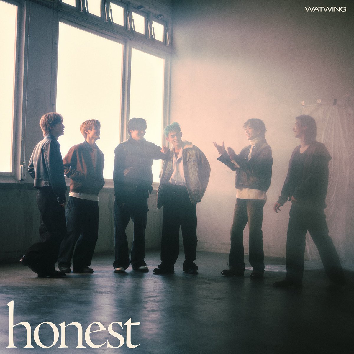 watwing_info's tweet photo. 【 #WATWING 情報解禁】
2/25 AL『honest』全貌解禁

CD収録曲＆全4形態
それぞれ異なるジャケット写真公開✨

RIP SLYME  PES 
湘南乃風　HAN-KUN 
東京ゲゲゲイMIKEY 
OMW＆DOBERMAN INFINITY
DURDN SHINTAなど
豪華クリエイター陣が
プロデュースで参加してくださいました🎤

そして！
映像特典にはアルバムでのみ初公開となる「Home」のMusic Videoの収録も🏠

詳細はこちら✅
https://t.co/cv8Tt4zvXu
