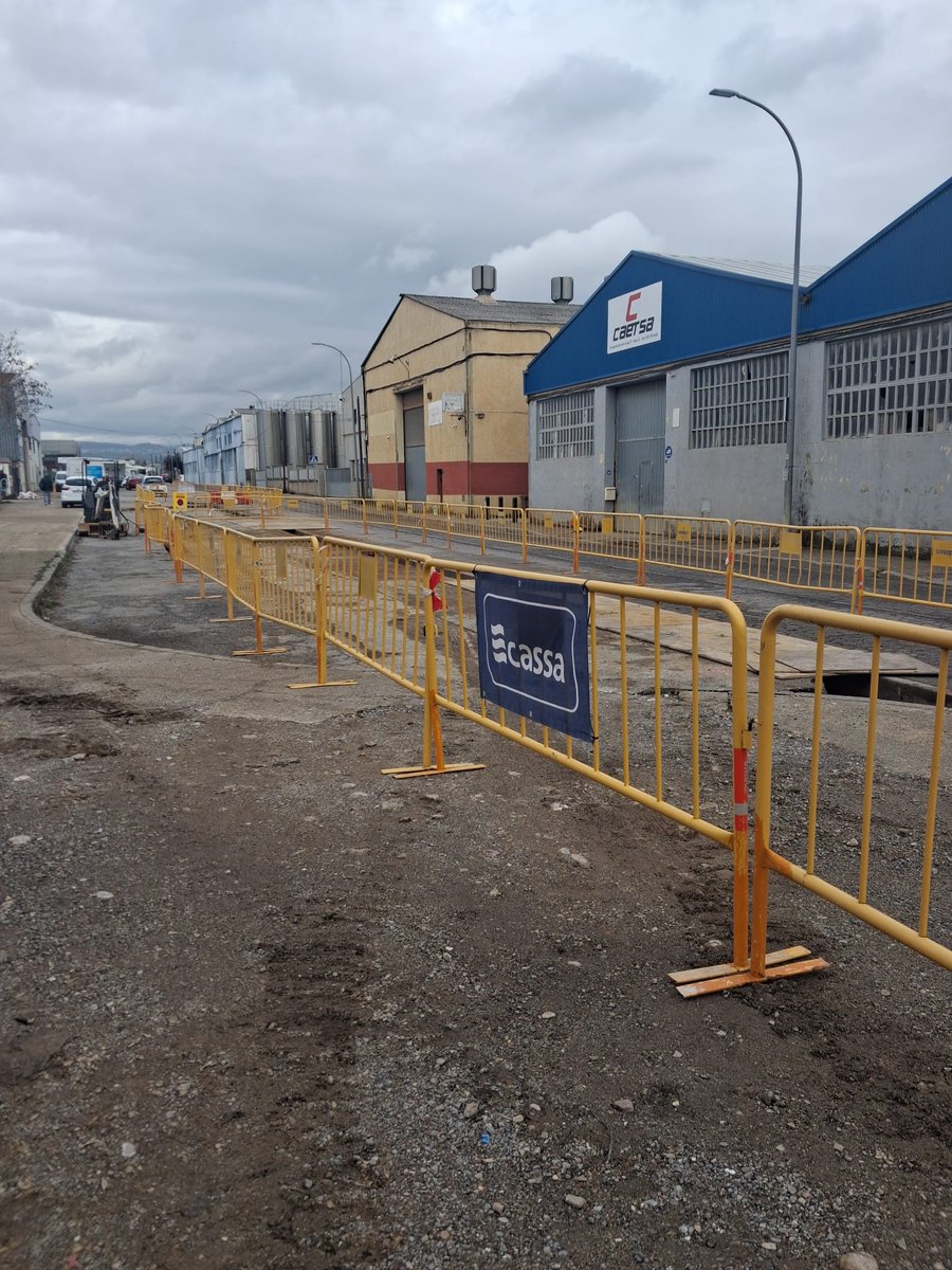 GrupCASSA's tweet image. 🚧💧 Avancen a bon ritme les obres de renovació de la xarxa d’abastament d’aigua a l’Av. Camí Reial de #Palau-solità i Plegamans

✔️Aquesta setmana finalitzarem el primer tram de les obres

✔️A nivell global, renovarem 800 metres lineals de conduccions

#PSiP #CASSA