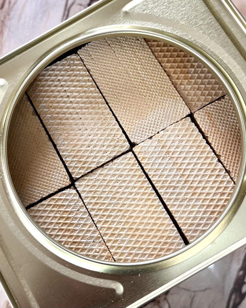 POV: you used to fight for khong guan wafer tiap lebaran… until this SEKILO version shows up😌🤲🏼