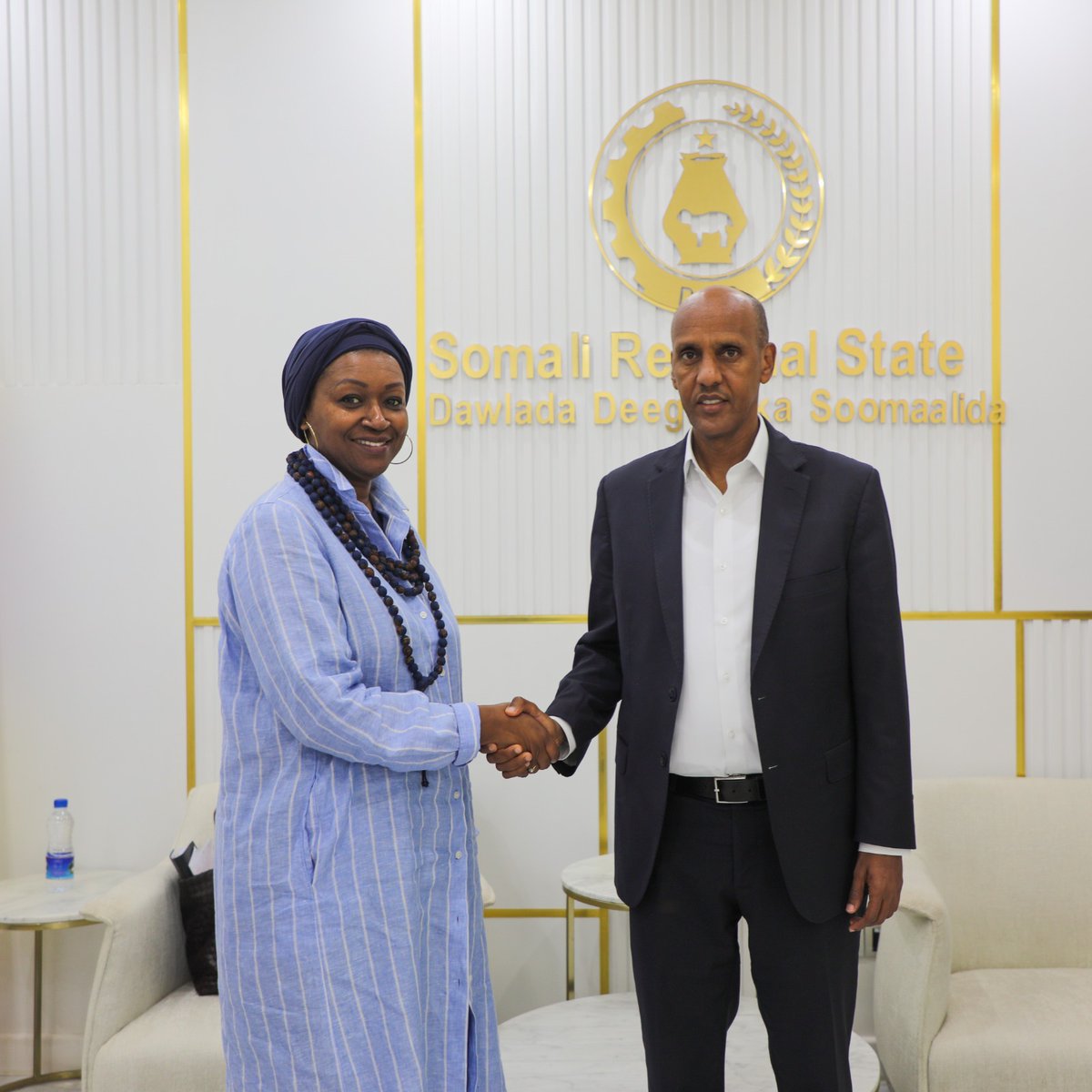 UNHCREthiopia's tweet image. Today in Jijiga, UNHCR rep. @AissatNdiaye met with H.E. @Mustafe_M_Omer to discuss the protection, inclusion, and resilience of #refugees and IDPs in the #Somali region.

Grateful for the Regional Government’s leadership in hosting those in need. 

🇪🇹🤝💙