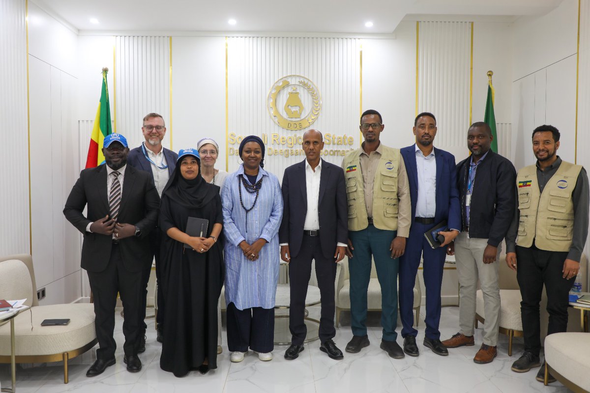 UNHCREthiopia's tweet image. Today in Jijiga, UNHCR rep. @AissatNdiaye met with H.E. @Mustafe_M_Omer to discuss the protection, inclusion, and resilience of #refugees and IDPs in the #Somali region.

Grateful for the Regional Government’s leadership in hosting those in need. 

🇪🇹🤝💙