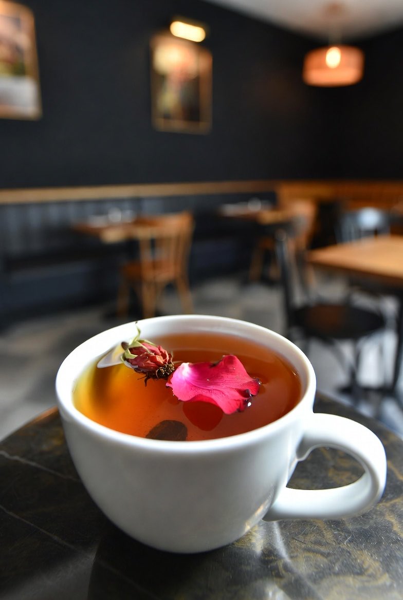 こんばんは！まりかです🐣
本日もオープンしました！

\本日のおすすめMIX/
ローズ×レモン×アールグレイ🌹☕️

ご来店お待ちしております(  ､. .)、