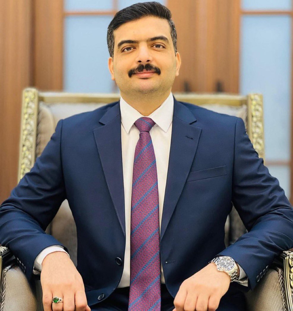 اكثر واحد أكل خ....را اكثر من المالكي 
#المالكي_رجل_الدولة_وهيبتها #الجمهورية_الجديدة #SaintLaurentxTEN #justicapororelha #arijitsingh