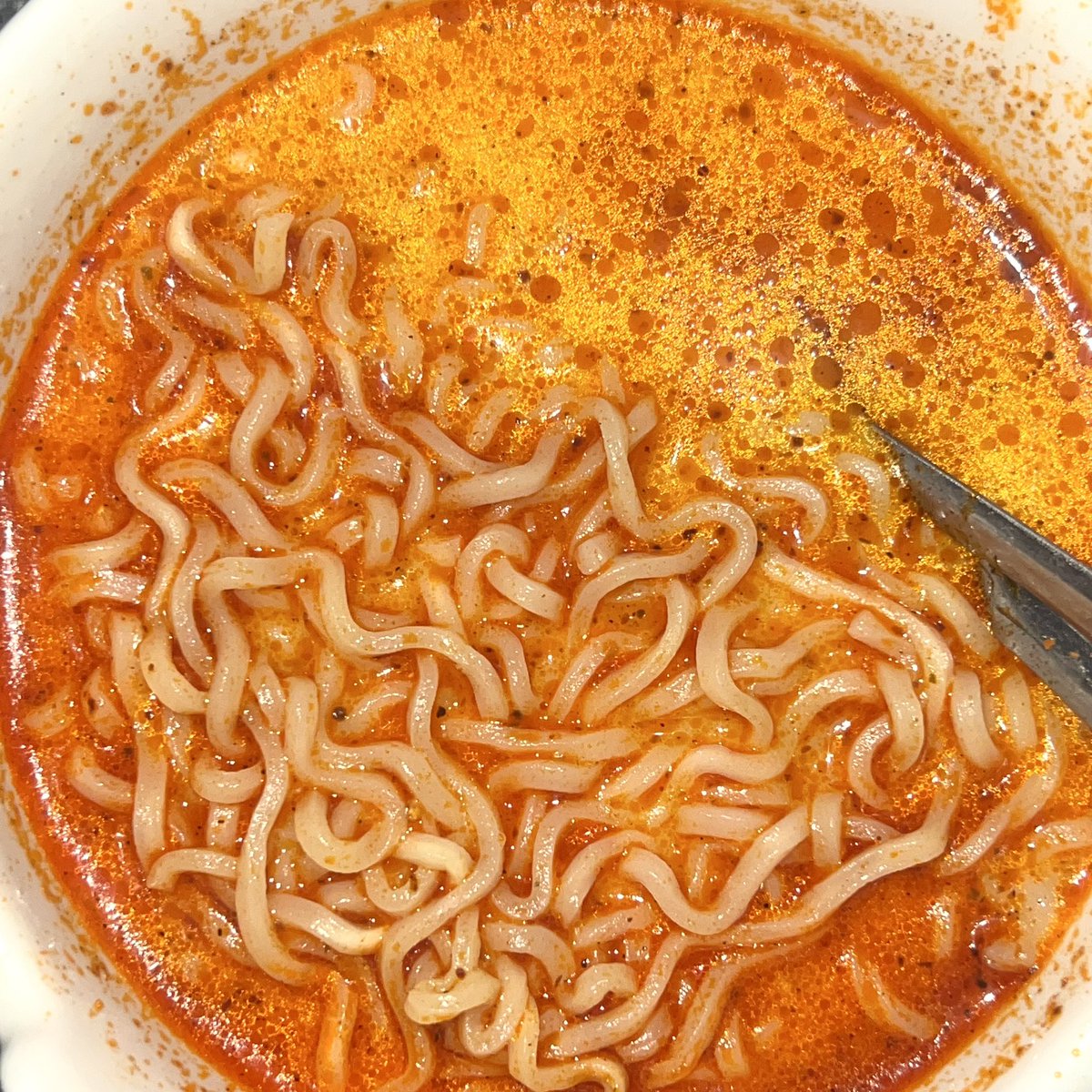 mie sedaap singapore spicy laksa is a top tier, apalagi kalo dimakan pas ujan gini🤤