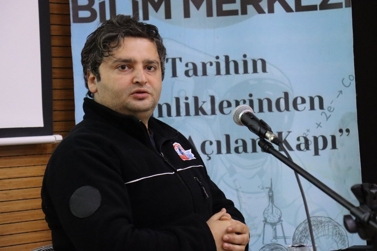 sanliurfabld's tweet photo. TEKNOFEST’E ŞANLIURFA’DAN GÜÇLÜ HAZIRLIK🚀

Şanlıurfa Büyükşehir Belediyesi’ne bağlı Bilim ve Gençlik Merkezlerinde görev yapan eğitmenler ve birim sorumlularına yönelik TEKNOFEST bilgilendirme semineri gerçekleştirildi.

Gençlik ve Spor Hizmetleri Daire Başkanlığı koordinesinde düzenlenen seminerde;
📌 30 Eylül – 4 Ekim 2026 tarihleri arasında Şanlıurfa’da yapılacak TEKNOFEST’e hazırlık süreci,
📌 Proje geliştirme yöntemleri ve
📌 Yarışma kategorileri ele alındı.

Milli teknoloji hamlesi kapsamında 7’den 70’e herkese hitap eden 52 farklı yarışma kategorisi bulunuyor.

✨ TEKNOFEST, 30 Eylül – 4 Ekim 2026 tarihleri arasında Şanlıurfa GAP Havalimanı’nda!

Geleceğin projeleri Şanlıurfa’dan yükselecek.