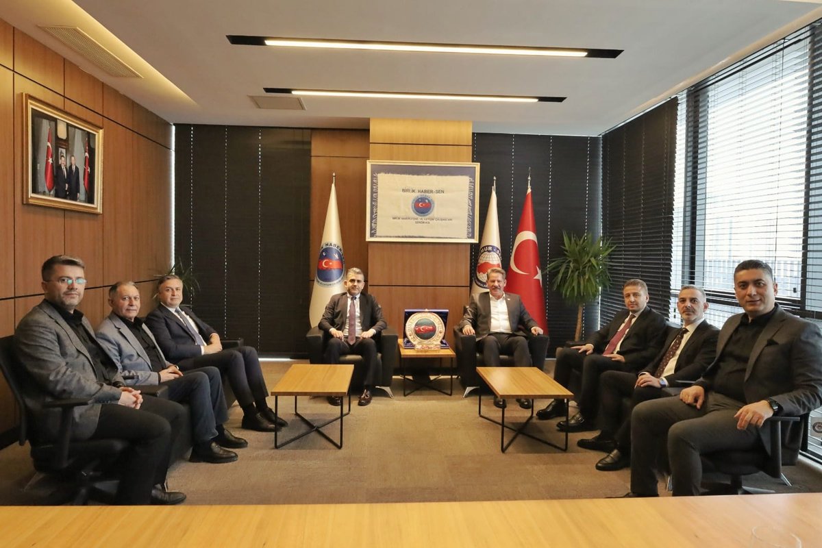 8. Olağan Genel Kurulumuzun ardından, PTT A.Ş Genel Müdür Yardımcıları Fatih TEZCAN, Evren ACAR, Ekrem ACAR ve Emrah YOĞURTÇU sendikamıza hayırlı olsun ziyaretinde bulundular.

Kendilerine nazik ziyaretlerinden dolayı teşekkürlerimizi iletiyor, çalışmalarında başarılar diliyoruz.