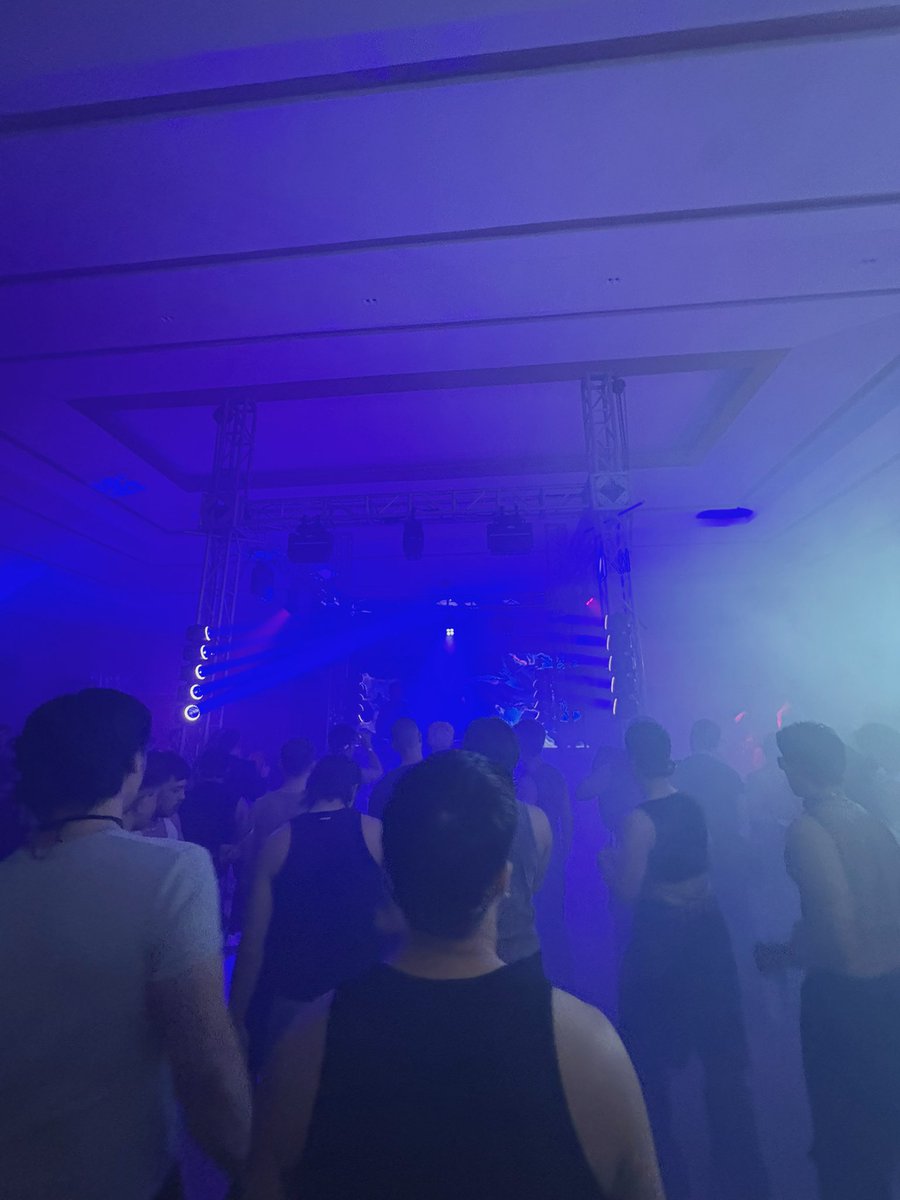 FlyBoiii tweet media