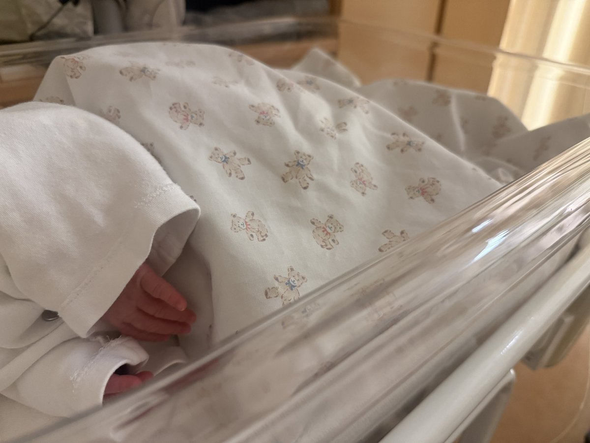 【ご報告】
皆様へ

1月27日(火)無事に第一子を出産した事を
ご報告させて頂きます。
お陰様で母子共に健康です。

慣れない事ばかりですが育児も仕事も
一生懸命頑張って参ります。

仕事復帰まで今しばらくお待ちくださいませ。

今後とも何卒宜しくお願い致します。

古今亭佑輔