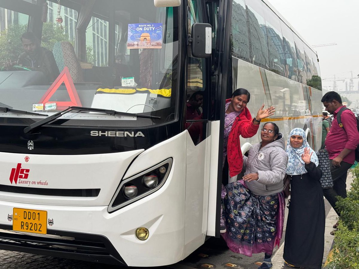 MoRD_GoI's tweet photo. As over 400 Lakhpati Didis, PMAY–G beneficiaries, and SHG Didis are departing from Delhi with their spouses, they are carrying back more than just memories—they are carrying pride, inspiration, renewed dreams, and a sense of fulfillment.

Over the past 4–5 days, they witnessed the grandeur of the Republic Day celebrations, interacted with Hon’ble Ministers, explored Delhi through Delhi Darshan, and shared stories, cultures, and aspirations with Didis from across India. These moments of togetherness, reflection, and joy will travel with them to their villages.

Returning home inspired and empowered, they are ready to lead change, strengthen their communities, and build a more prosperous #ViksitBharat.

दिल्ली से अपने घरों और गाँवों की ओर लौट रहीं 400 से अधिक लखपति दीदियाँ, प्रधानमंत्री आवास योजना-ग्रामीण के तहत लाभान्वित महिलाएँ, और स्वयं सहायता समूह की अग्रणी दीदिया, अपने साथ सिर्फ यादें नहीं, बल्कि गर्व, प्रेरणा, नए सपने और संतोष का भाव लेकर जा रही हैं।

पिछले 4–5 दिनों में उन्होंने गणतंत्र दिवस के कार्यक्रमों का गौरव देखा, माननीय मंत्रियों से संवाद किया, दिल्ली दर्शन के माध्यम से राजधानी को जाना और देशभर से आई दीदियों के साथ अपने अनुभव, संस्कृति और सपने साझा किए। साथ बिताए ये पल, सीख और खुशी की ये यादें उनके गाँवों तक साथ जाएँगी।

प्रेरित और सशक्त होकर लौट रहीं ये दीदियाँ अब बदलाव की अगुवाई करने, अपने समुदायों को मजबूत करने और समृद्ध व विकसित भारत के निर्माण में अपनी भूमिका निभाने के लिए तैयार हैं।

#RepublicDay2026 #ProsperousDidis #SchemesofRD #WomenEmpowerment #ViksitBharat2047 #AtmanirbharBharat #DAYNRLM #MoRD #RuralIndia #WomenLedDevelopment #LakhpatiDidi