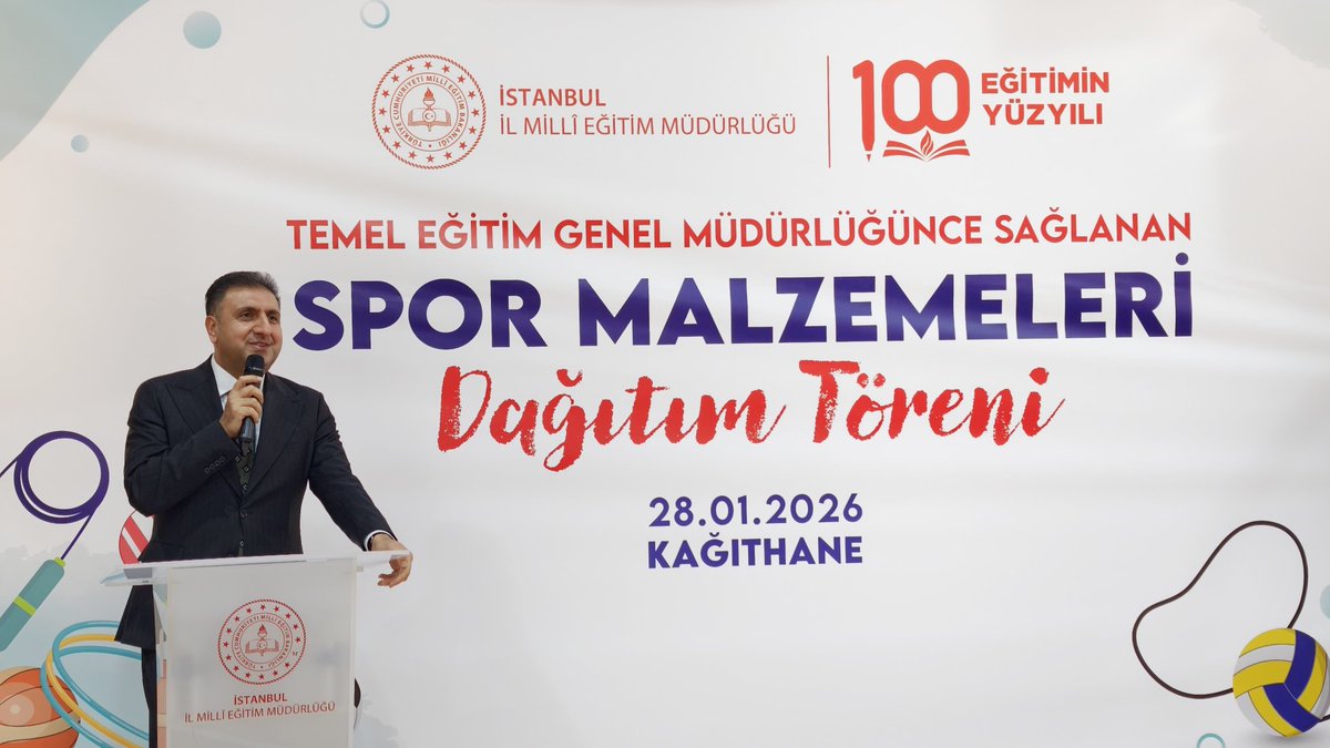 istanbulilmem's tweet photo. ♦️İl Millî Eğitim Müdürümüz Murat Mücahit Yentür, Temel Eğitim Genel Müdürlüğümüzce sağlanan Spor Malzemeleri Dağıtım Töreni’ne katılarak öğrencilerimizle bir araya geldi.

Programda, Bakanlığımız tarafından sportif faaliyetlerin desteklenmesine yönelik yürütülen ve öğrencilerimizin spora erişimini güçlendiren uygulamaların önemine değinildi.

@tcmeb @Yusuf__Tekin @MucahitYentur