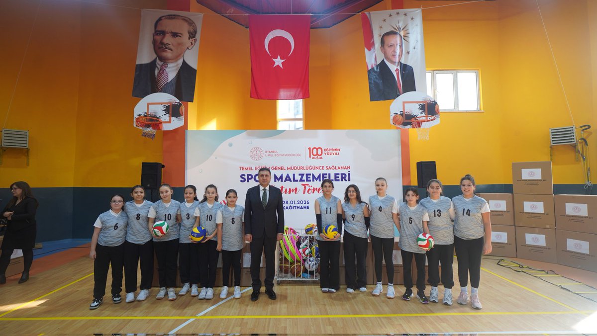 ♦️İl Millî Eğitim Müdürümüz Murat Mücahit Yentür, Temel Eğitim Genel Müdürlüğümüzce sağlanan Spor Malzemeleri Dağıtım Töreni’ne katılarak öğrencilerimizle bir araya geldi.

Programda, Bakanlığımız tarafından sportif faaliyetlerin desteklenmesine yönelik yürütülen ve