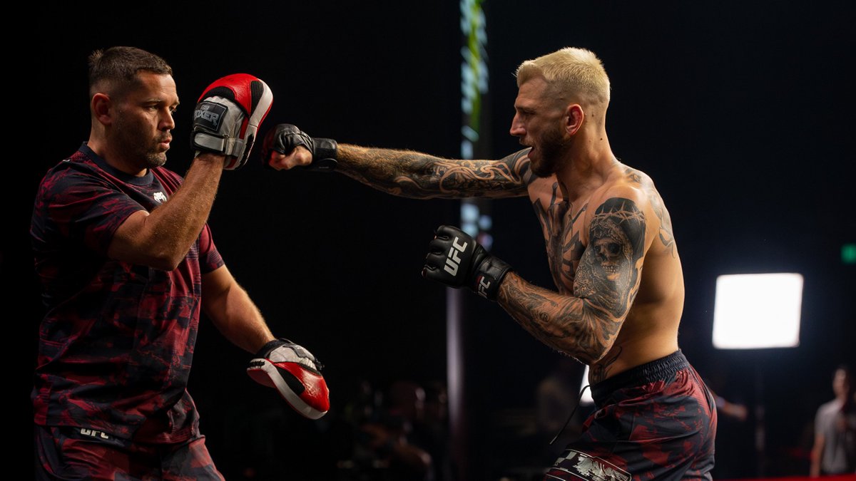 ufc's tweet image. Showing off their skills 🤩

The #UFC325 Open Workouts brought out some of the best fighters competing this weekend! 

[ LIVE on @ParamountPlus ]