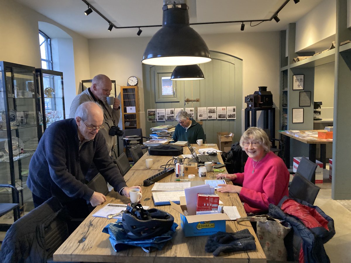 OudErmelo's tweet photo. Eerste woensdagochtend in de maand is De Fabriek gereserveerd voor de werkgroep DOCUMENTATIE en MEDIA. Er is altijd werk te doen. Tevens start voorbereiding boekverkoop op 7 febr a.s. https://t.co/uSvEcIACc7