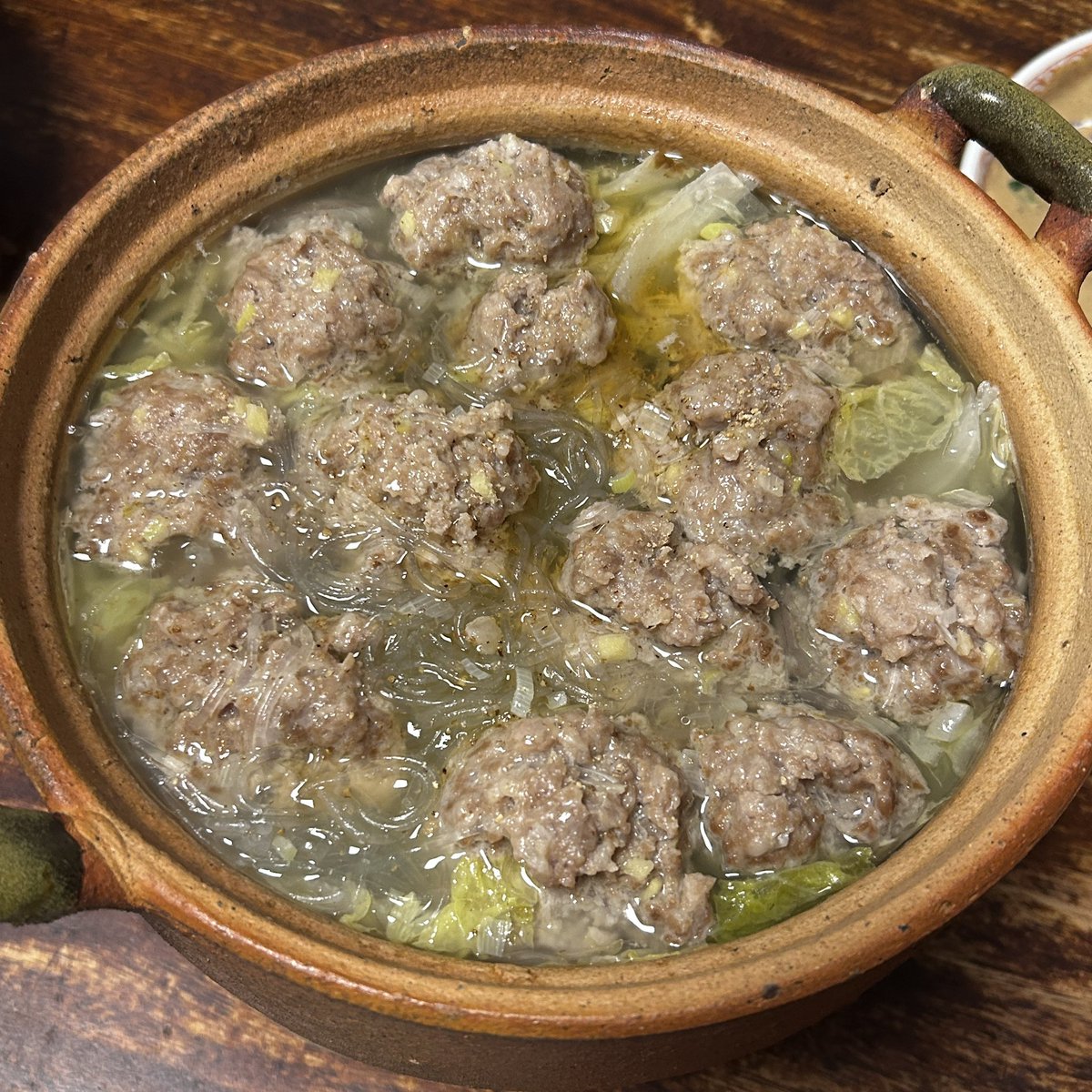 寒い時期は何度でも食べたくなる砂鍋丸子（肉団子の土鍋煮込み）。旨い。