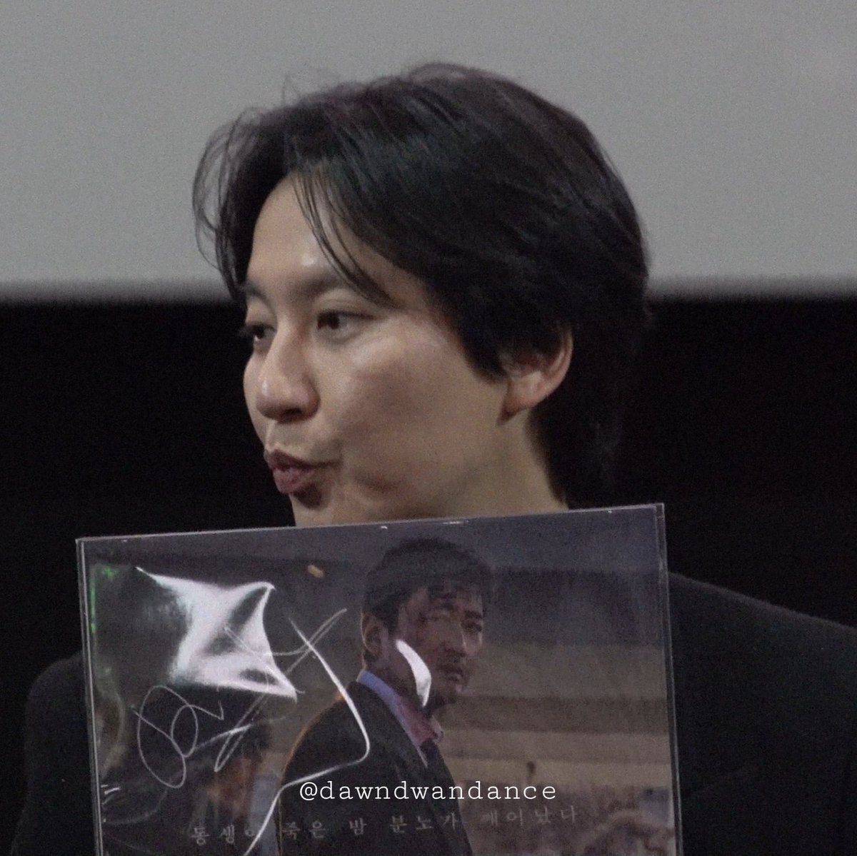 브로큰 홍보 때 머리 길이 어게인 
1년만에돌아온
짧머
(그때는 길다 생각했지만)