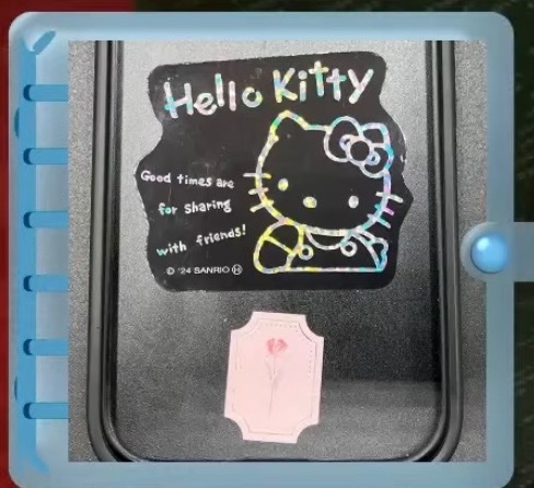 카나에군 응고랑 말랑이교환해서 얻어낸 키티스티커 휴대폰 뒤에 붙이고 다닌단다 이럴수가