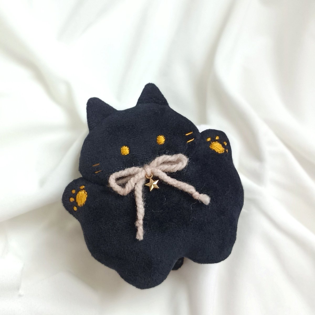 Dokunekoland's tweet photo. 🐾再販予告🐾
今週1/31(土)朝10時から、
ぷくぷくネコのぬいぐるみ
三毛猫、白猫、黒猫
を再販します✨
ぜひ気になる子をチェックしていただけたら嬉しいです〜！☺️
https://t.co/EOqmG3Lkrf https://t.co/MHbqzP8xiR