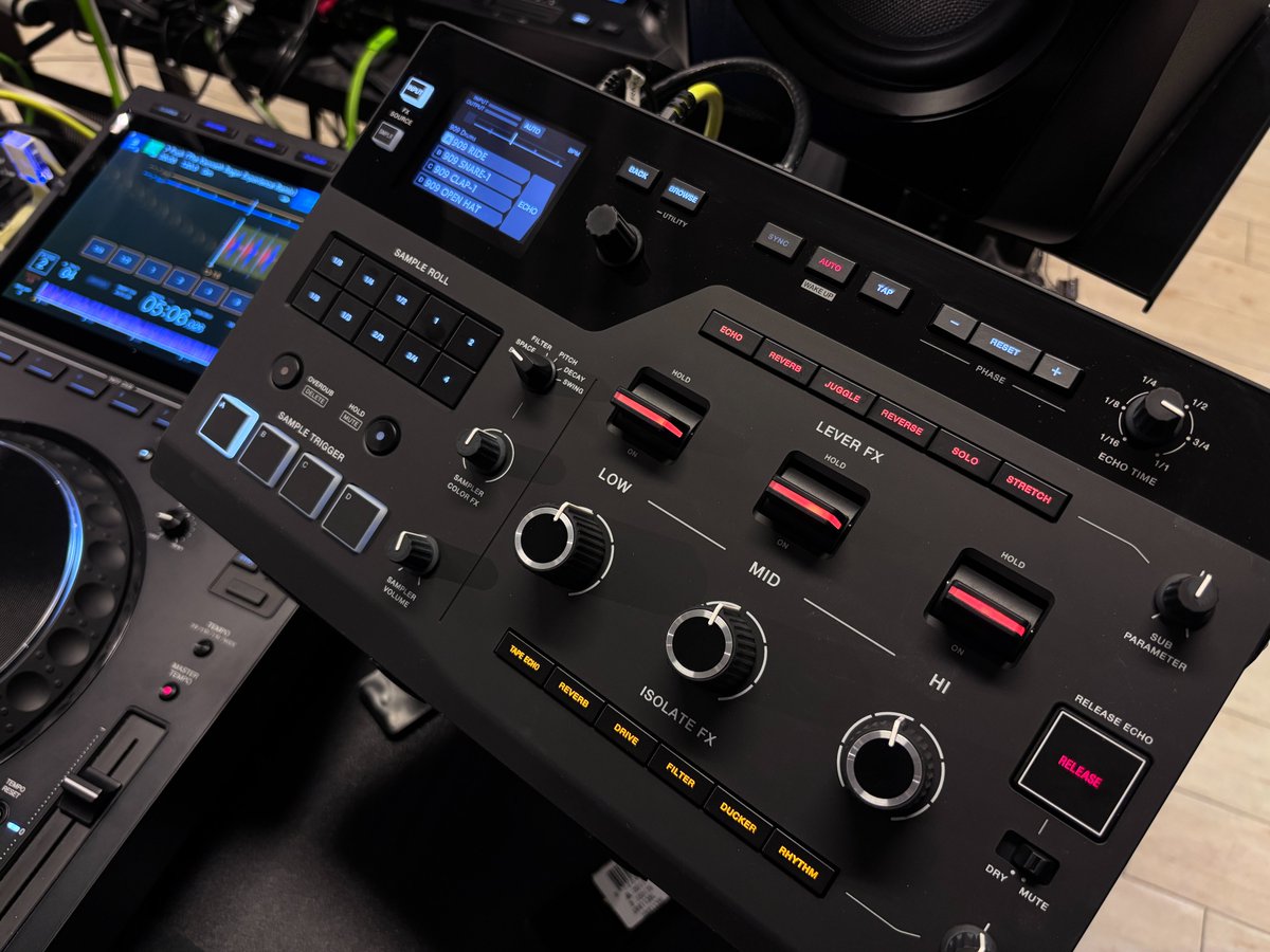本日発売の「DJM-V5」と「RMX-IGNITE」展示しております！
どちらもすぐにお試し頂ける状態ですので、興味がある方は是非ご来店下さい！！
＃DJ #AlphaTheta #RMXIGNITE #DJMV5