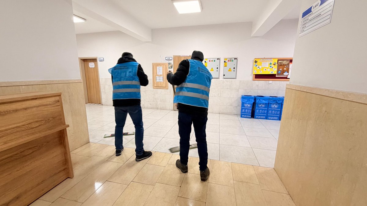 Sömestr tatilinde öğrencilerimiz dinlenirken, Atatürk İlkokulu ve Limak Ortaokulu kamuya yararlı bir işte ücretsiz çalışan yükümlülerimizce temizlendi.

Daha sağlıklı eğitim ortamları için emek veren yükümlülerimize teşekkür ederiz. ✨

#ctekurumsal 
#denetimliserbestlik