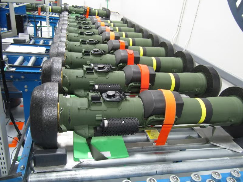 BDMILITARY's tweet photo. Exclusive: The US in principle has agreed to sell JAVELIN ATGM and UH-60L Black Hawk Medium Lift Helicopters to the Bangladesh Army apart from other classified Special Forces equipment. More Info soon.

#BDMilitary #BangladeshArmy #DefenceAcquisitions #MIssiles #Helicopters #Bangladesh #USA #DefenceNews #SouthAsia