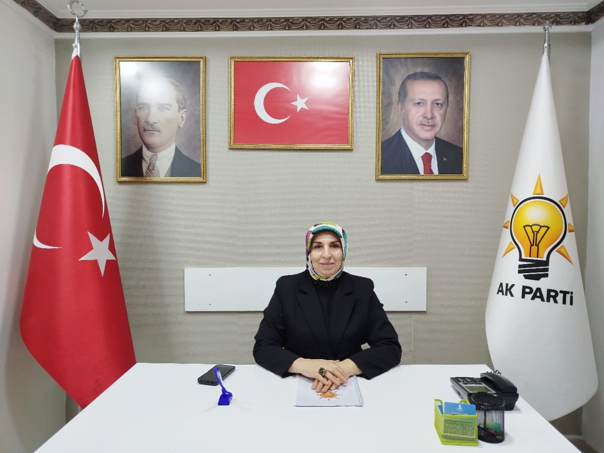 ✔️ Günlük Olarak Tuttuğumuz Nöbetlerimizle Siz Değerli Vatandaşlarımızın Hizmetinizdeyiz.
☕️ Bekliyoruz.
Bugün AK Parti Pursaklar İlçe Teşkilat Nöbetçimiz İlçe Yönetim kurulu Üyemiz Hacer ALTUNTAŞ’tır.
⏰ 10:30-18:00 
Soru görüş ve önerileriniz için
☎️ 03123289333