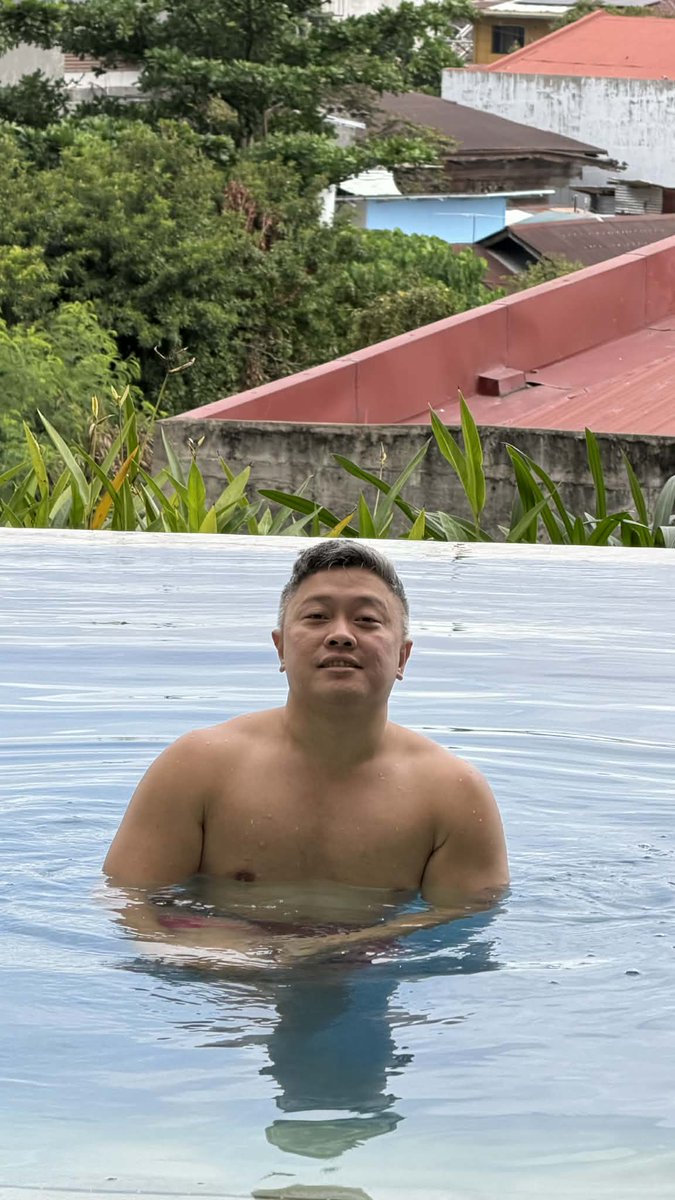 HomunculusZero1's tweet image. ...swimming time 🤭🤭🤭🐷...