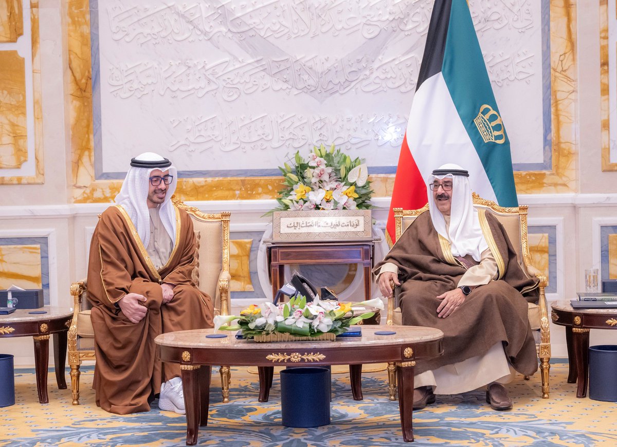 سمو الأمير: المزيد من التطور والنماء للإمارات وشعبها. سموه استقبل نائب رئيس الوزراء وزير الخارجية الإماراتي بمناسبة زيارة عمل للبلاد 