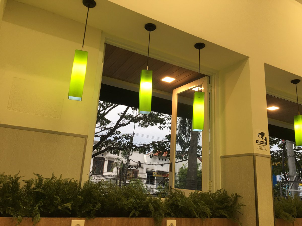 ukeslimhyper tweet media