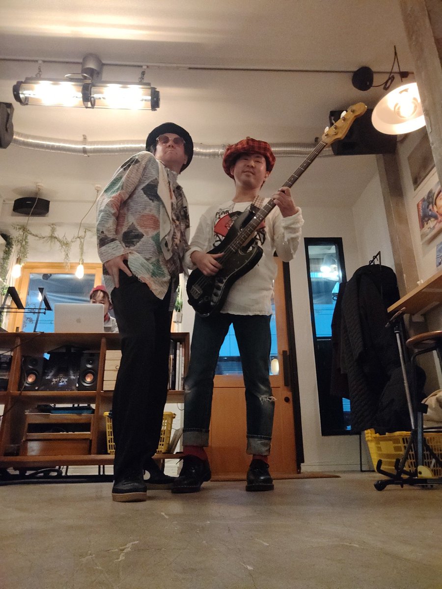 PAPE、20時からライブ！ パンクイシバは20:45ころ！ 場所は北千住の