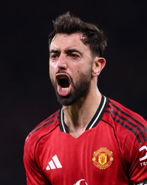 KitabzouFPL's tweet photo. Two popular #FPL picks see price changes ⤵️📊
📈 Bruno Fernandes rises to £9.5m after three consecutive attacking returns 🔥🟢
📉 Bukayo Saka drops to £10.0m following three blanks ❌🔴
#FPLCommunity #PriceChanges #FantasyPremierLeague ⚽💰 https://t.co/tR1MNQV1Rw