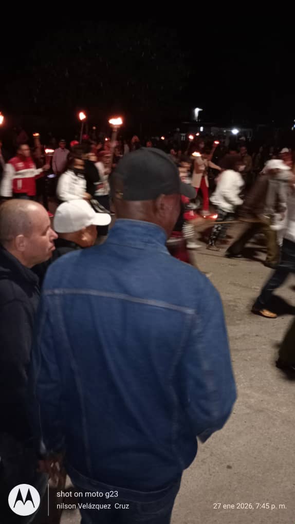 Los trabajadores de la empresa Flora y Fauna presente en la macha por el 173 aniversarios de nuestro apóstol José Martí Pérez.Vamos por más #SentirPinero #IslaDelaJuventud.#SiSePuede.