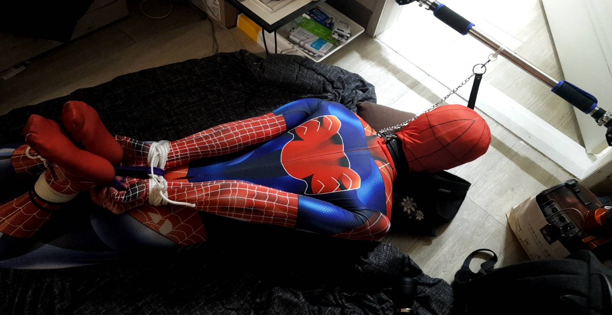 bdsmbondage123's tweet photo. 스파이더맨 목줄+수영모+진동기 흐흐흐
#swimmingcap #SpiderMan #Zentai #bdsm #breathplay #breath #bondage https://t.co/KV3sd2QD5E