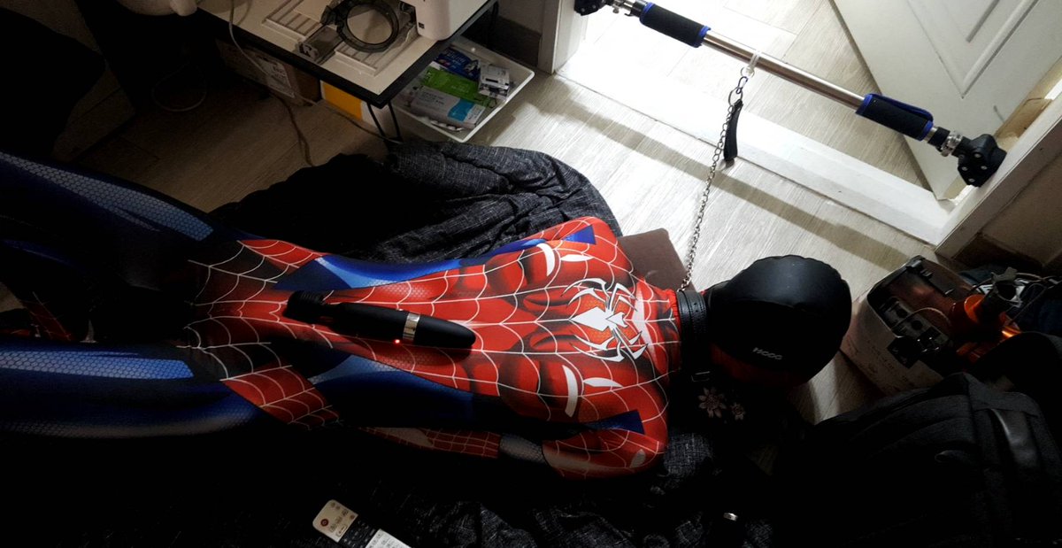 bdsmbondage123's tweet photo. 스파이더맨 목줄+수영모+진동기 흐흐흐
#swimmingcap #SpiderMan #Zentai #bdsm #breathplay #breath #bondage https://t.co/KV3sd2QD5E