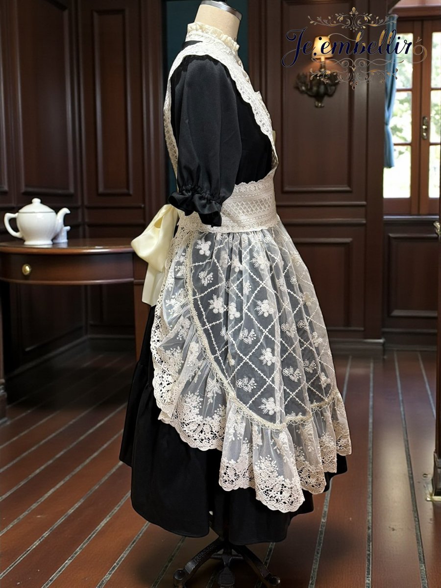 OR_Chelseah's tweet photo. 【お知らせ】
Élise（エリーズ）のレースタブリエ
ご予約での販売を決定させて頂きました。
最終シルエットは、スカラップ   →薔薇モチーフレース叩きつけに変更致しました。
ロマアラの2/8まで、送料無料にて販売させて頂きます☺️✨

ロマアラには、見本を１枚お持ち込み致しますので、ご試着頂けます♪

¥15,500
発送予定日3/14〜

BASEにて発売させて頂きますので、ぜひチェックして頂けたら嬉しいです☕️

#ロマアラ
 #レースタブリエ
#Je_embellir