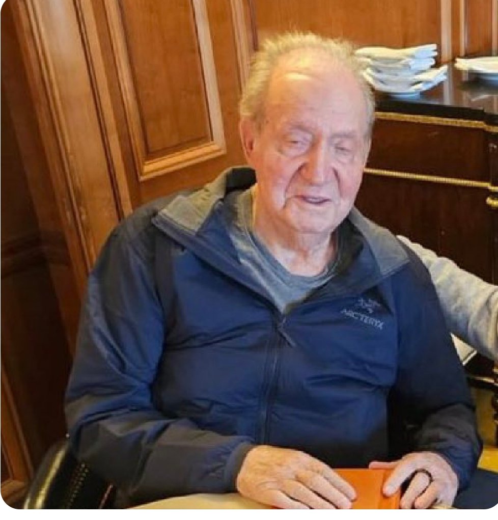 Yo daría lo que fuera por mi padre que está en el cielo, xq estuviera conmigo ahora mismo y q hubiera podido estar en su último suspiro. 
NO entiendo al Rey Felipe,  en serio no lo entiendo, q tenga a su padre así y fuera de España. 
Ha de ser mala persona o un calzonazos.