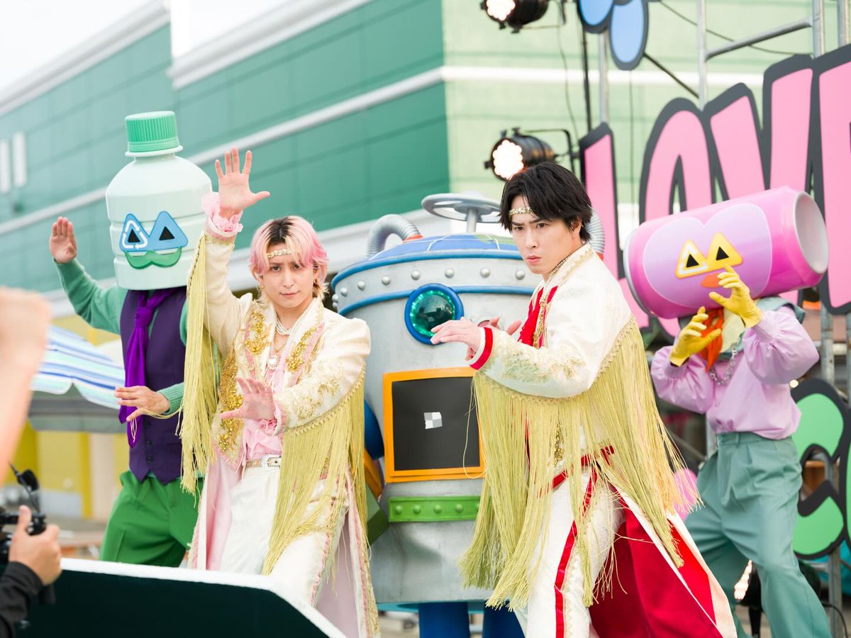 🎬MVオフショット公開 『地球してるぜ』1️⃣ 撮影の合間をパシャリ